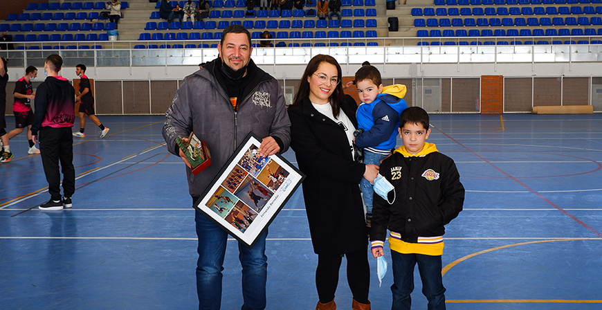 El baloncesto campurriano homenajea a Fernando Barradas y Juan Matas Prado, dos histricos del CD Basketcampoo 