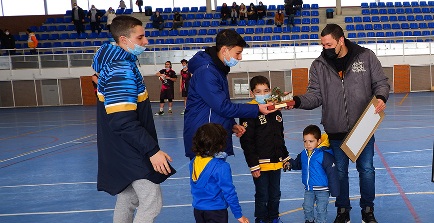 El baloncesto campurriano homenajea a Fernando Barradas y Juan Matas Prado, dos histricos del CD Basketcampoo 