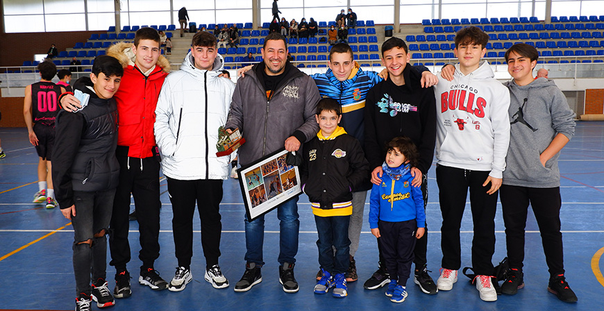 El baloncesto campurriano homenajea a Fernando Barradas y Juan Matas Prado, dos histricos del CD Basketcampoo 