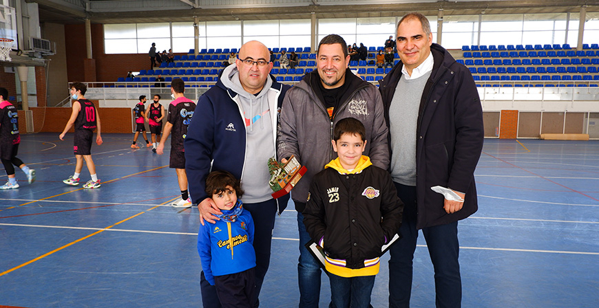 El baloncesto campurriano homenajea a Fernando Barradas y Juan Matas Prado, dos histricos del CD Basketcampoo 