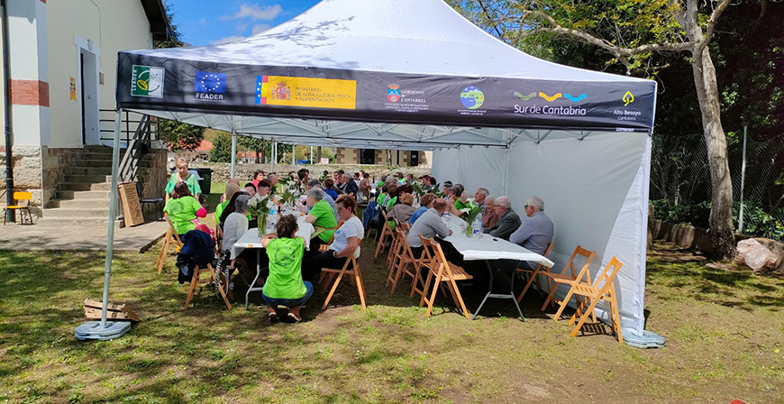 Brcena de Pie de Concha homenajea a 18 vecinos de 85, 86 y 87 aos del municipio