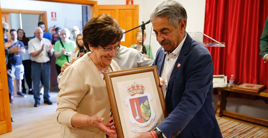 Brcena de Pie de Concha homenajea a 18 vecinos de 85, 86 y 87 aos del municipio