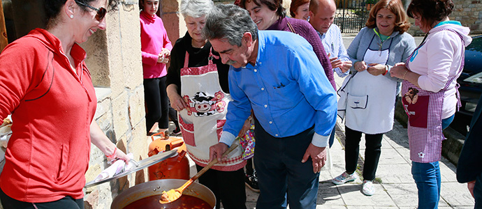 Brcena de Pie de Concha homenajea a sus mayores