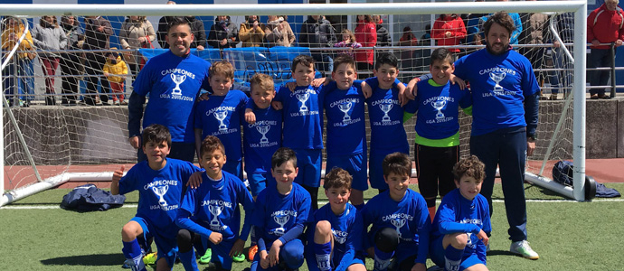 El benjamn A del Naval, campen de grupo de Tercera Divisin