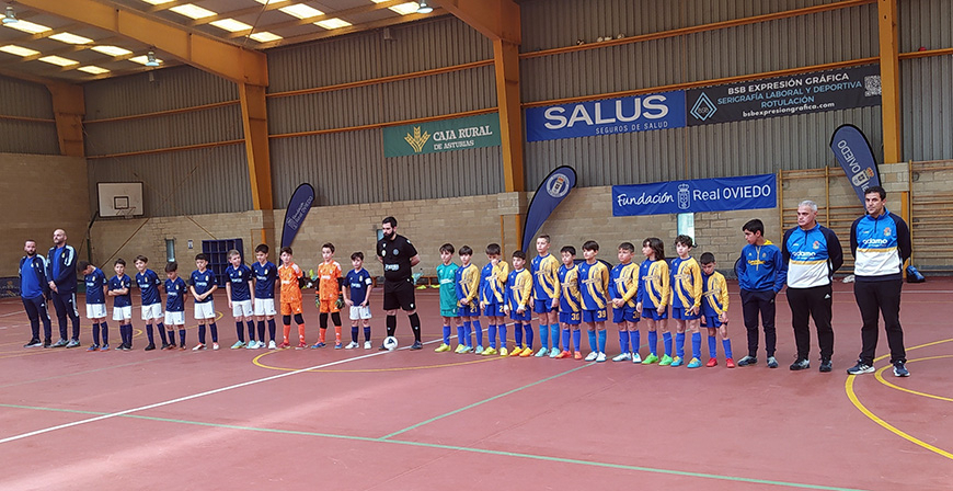 Los benjamines de Enmedio preparan el Campeonato de Espaa de Ftbol Sala con la Escuela de Ftbol de Oviedo