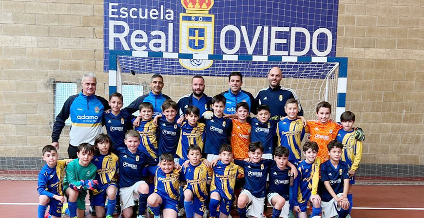 Los benjamines de Enmedio preparan el Campeonato de Espaa de Ftbol Sala con la Escuela de Ftbol de Oviedo