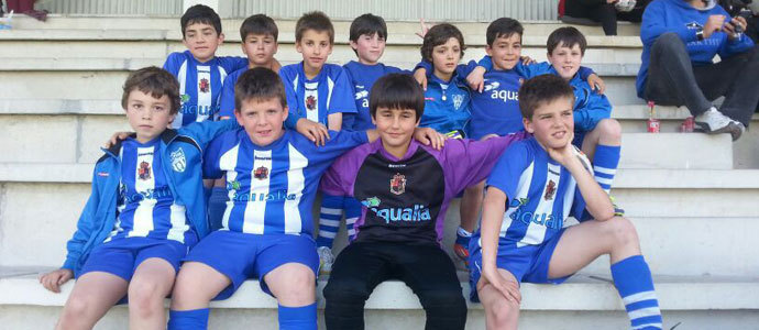 Los benjamines del Naval, subcampeones en Torrelavega