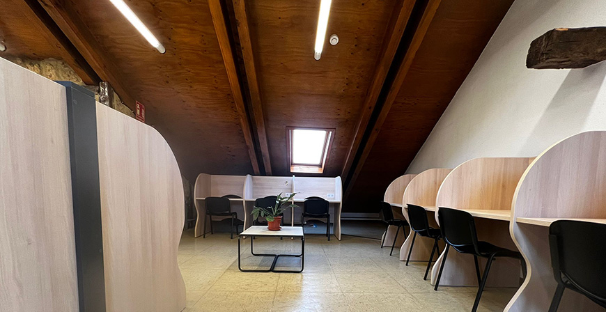 La Biblioteca municipal de Aguilar estrena una sala de estudio con 30 nuevos puestos