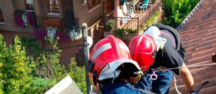 Bomberos del 112 extinguen un incendio en una vivienda de Herrera de Ibio