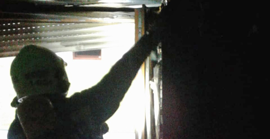 Los bomberos del 112 extinguen un incendio en una vivienda de Limpias