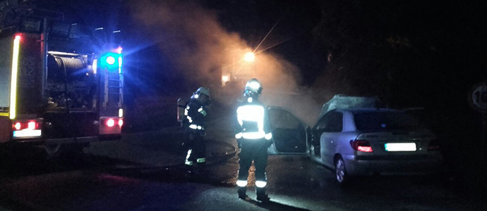 Los bomberos del 112 intervienen en dos incendios en Santa Mara de Cayn