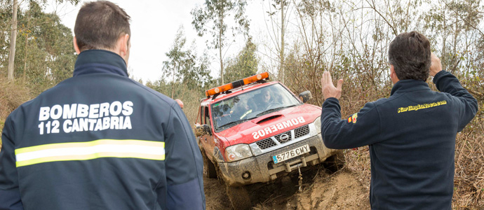 Los bomberos y el personal de Proteccin Civil entrenan tcnicas de conduccin