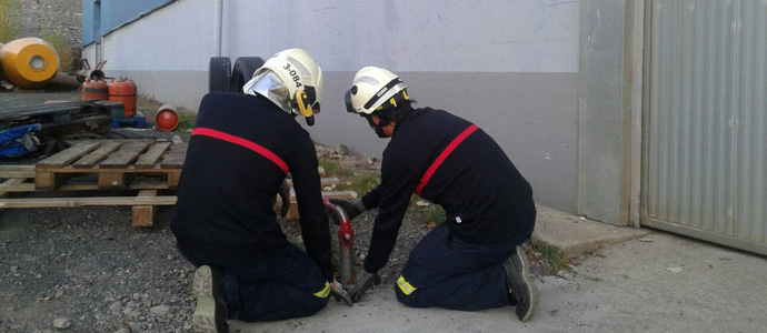 Los bomberos del 112 revisan los hidrantes de Campoo