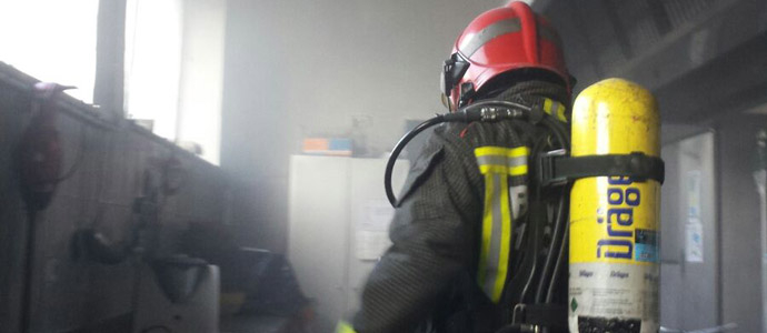Los bomberos del 112 sofocan un incendio en la cocina del colegio Castaal de Selaya