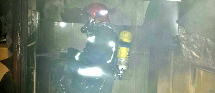 Bomberos del 112 sofocan un incendio en una vivienda de Santoa