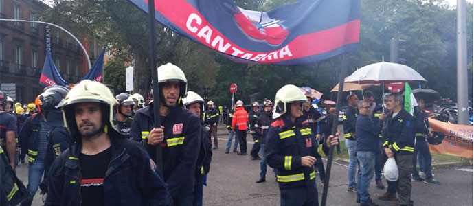 Los bomberos cntabros reclamaron en Madrid, junto a sus compaeros de toda Espaa, una Ley Marco Estatal