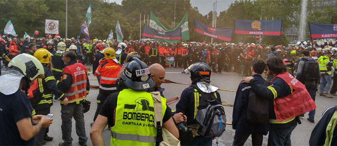 Los bomberos cntabros reclamaron en Madrid, junto a sus compaeros de toda Espaa, una Ley Marco Estatal