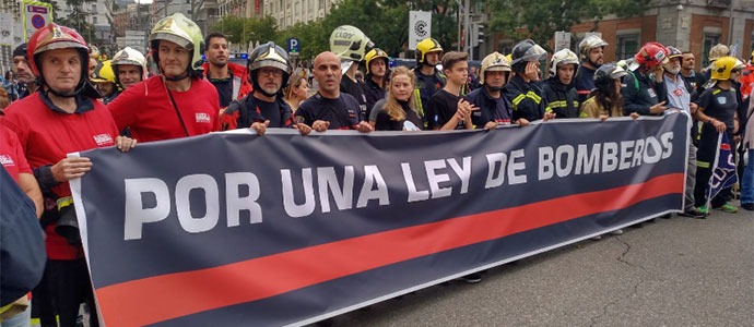 Los bomberos cntabros reclamaron en Madrid, junto a sus compaeros de toda Espaa, una Ley Marco Estatal