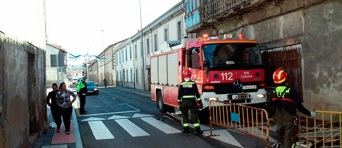 Los bomberos derriban una galera en ruinas por motivos de seguridad