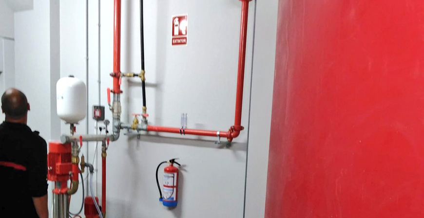 Los bomberos realizan una inspeccin preventiva en un supermercado de Matamorosa