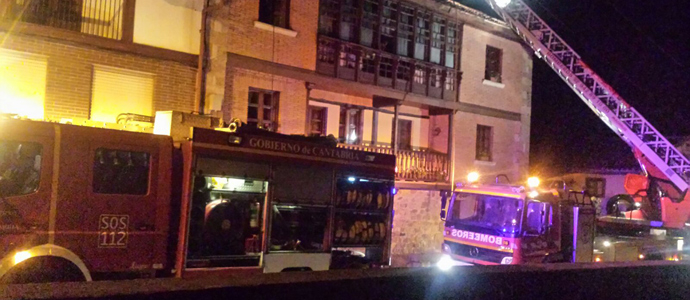 Los bomberos de Reinosa extinguen un incendio en una vivienda de Brcena