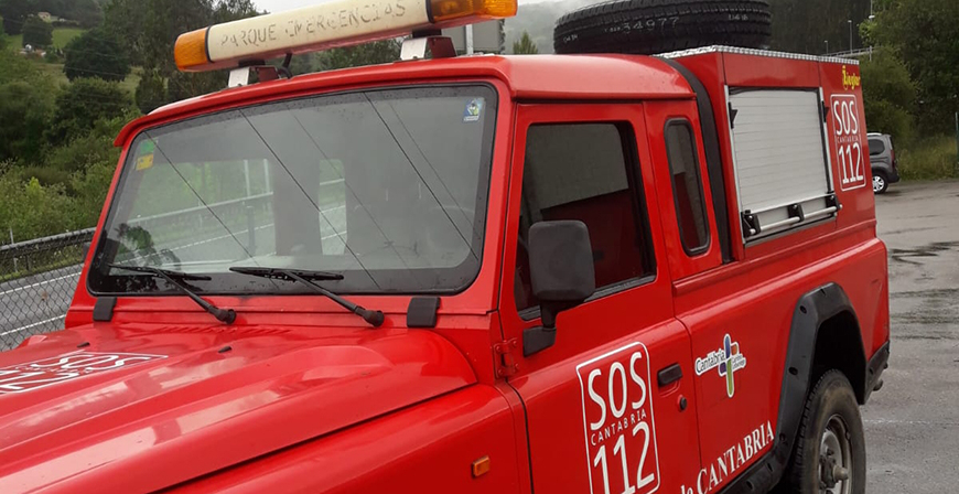 Los bomberos rescatan a una senderista desorientada en una zona de monte de Arenas de Igu�a