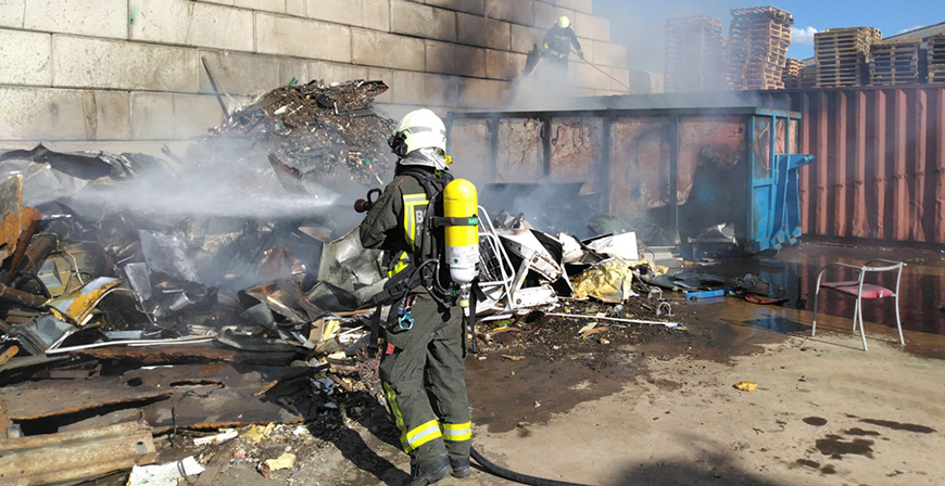 Los bomberos sofocan dos incendios en Olea y Requejo