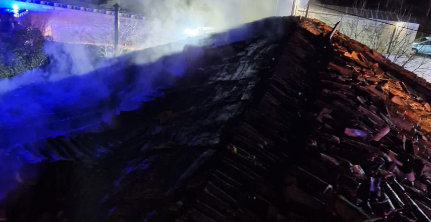 Los bomberos sofocan un incendio en una vivienda de Villacantid