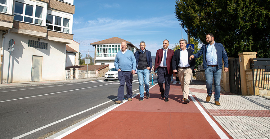 Media inaugura la segunda fase de las obras del carril bici que conecta Reinosa con Matamorosa