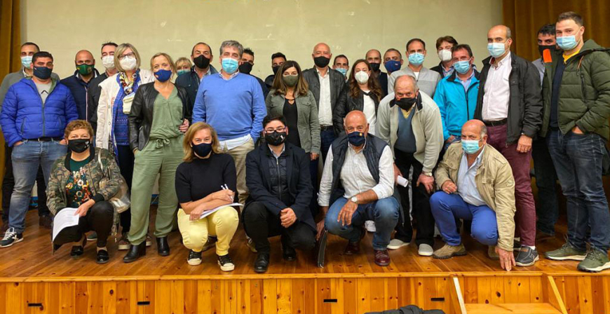Buruaga abre en Campoo una ronda de reuniones para definir el modelo futuro de las juntas vecinales
