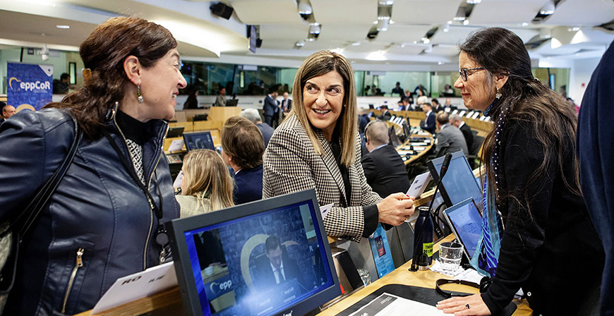 Buruaga apoya las reivindicaciones de los ganaderos cntabros y pide en Bruselas que 