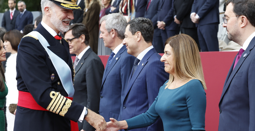 Buruaga asiste en Madrid al homenaje a la bandera y al desfile militar con motivo de la Fiesta Nacional de Espaa