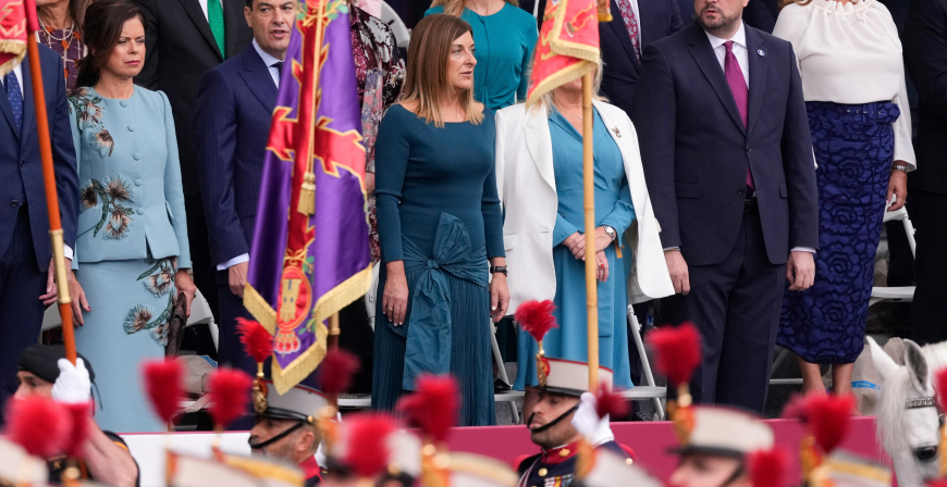 Buruaga asiste en Madrid al homenaje a la bandera y al desfile militar con motivo de la Fiesta Nacional de Espaa