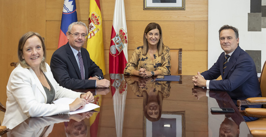 Buruaga recibe al embajador de Eslovenia en Espaa