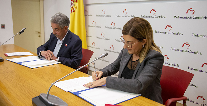 Buruaga y Revilla firman un acuerdo para aprobar el Presupuesto de 2025, que ascender a 3.740 millones de euros