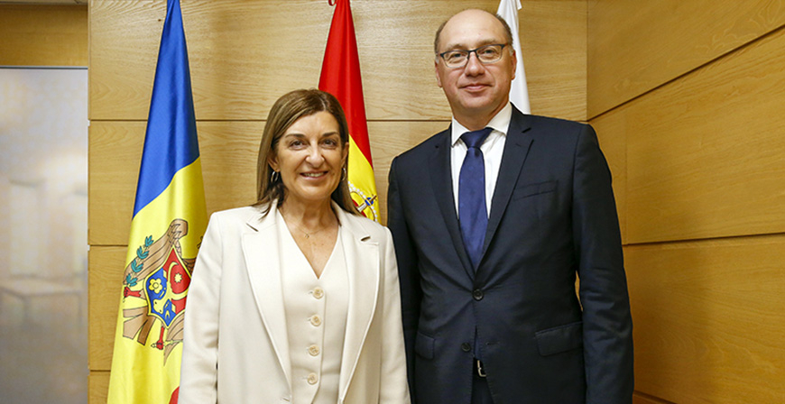 Buruaga se re�ne con el embajador de Moldavia en Espa�a para 
