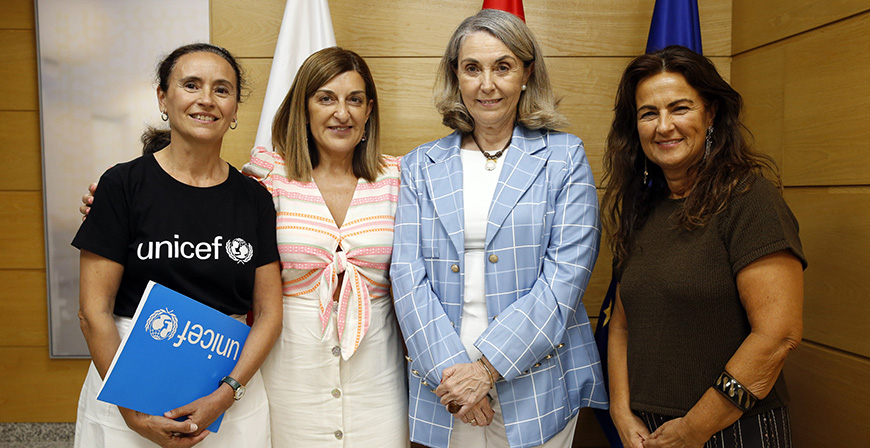 Buruaga se re�ne con la presidenta de UNICEF Espa�a para analizar los proyectos de la organizaci�n en Cantabria