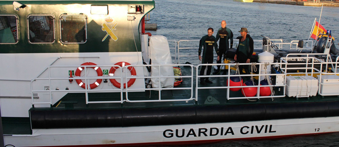 Los buzos de la Guardia Civil recuperan el cuerpo de la desaparecida en Noja