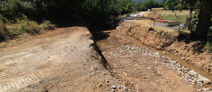 La CA-830 entre Izara y Suano, cortada por obras