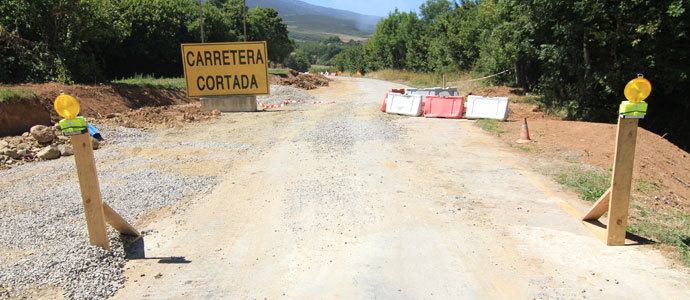 La CA-830 entre Izara y Suano, cortada por obras