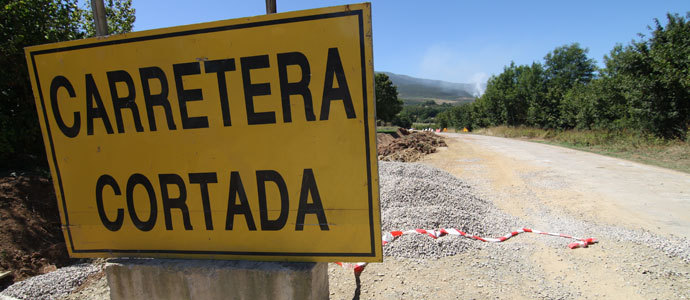 La CA-830 entre Izara y Suano, cortada por obras