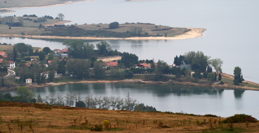Camiones cisterna abastecen de agua este verano a localidades de Campoo de Suso y Las Rozas