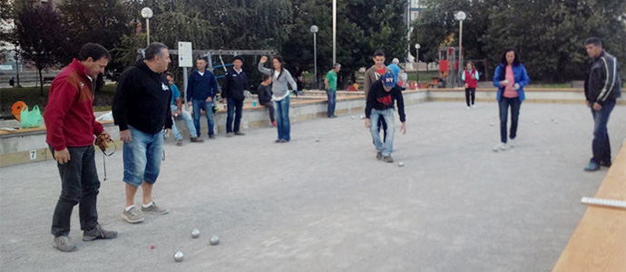 El Campo Colorado estrena pista de petanca con un torneo