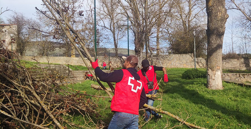 Campoo acogi una jornada de voluntariado ambiental de Cruz Roja con el proyecto LIBERA