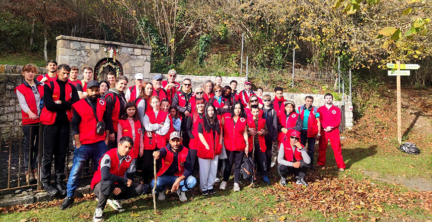 Campoo acogi una jornada de voluntariado ambiental de Cruz Roja con el proyecto LIBERA