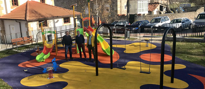 Enmedio pone a disposicin de los vecinos de Nestares un renovado parque infantil