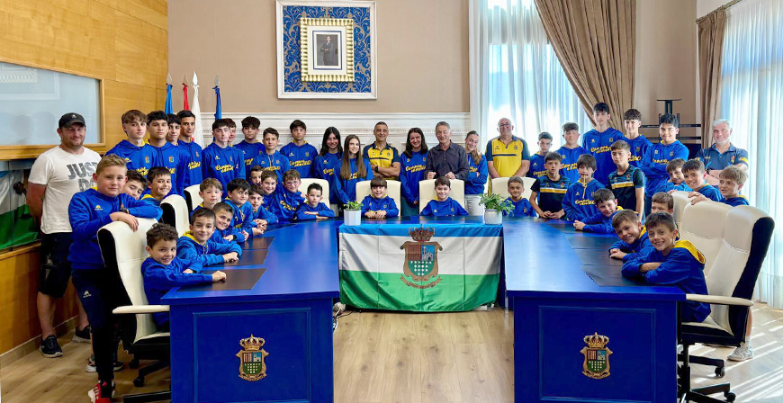 Campoo de Enmedio rinde homenaje a los campeones de sus Escuelas Municipales
