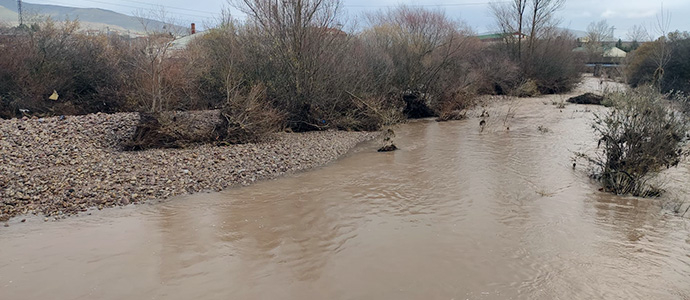 Campoo de Enmedio tramitar una queja a la CHE por el estado del cauce del Hjar 