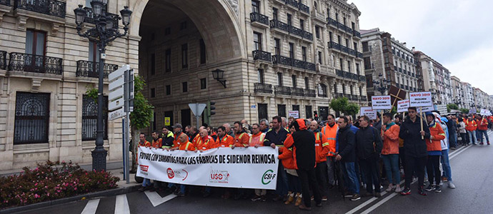Campoo se manifiesta en Santander en defensa del futuro de Sidenor y de la comarca