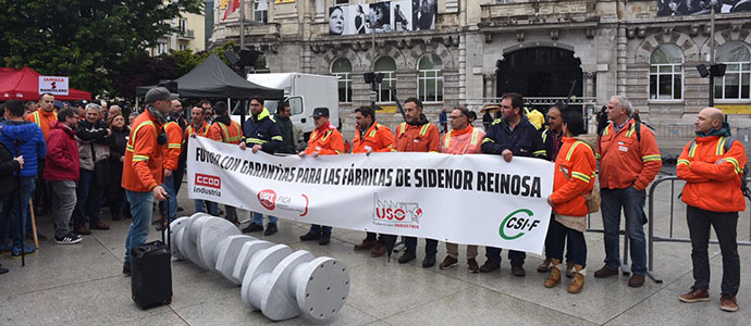 Campoo se manifiesta en Santander en defensa del futuro de Sidenor y de la comarca